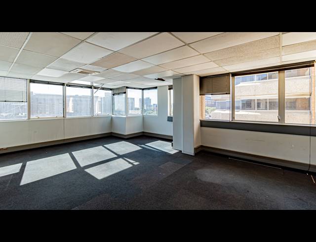 1,174M² OFFICE TO LET IN FERNDALE